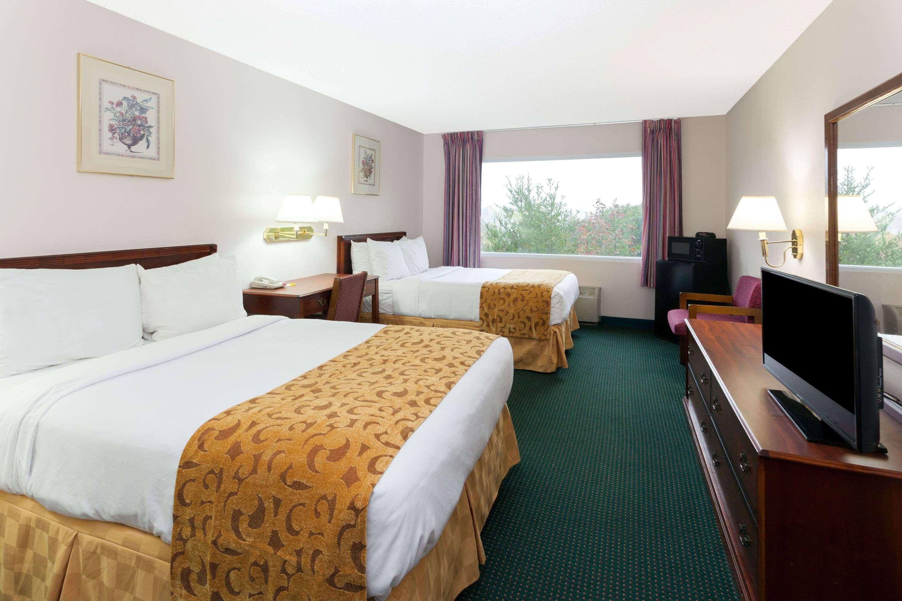 Days Inn By Wyndham Dahlonega University Area Eksteriør billede