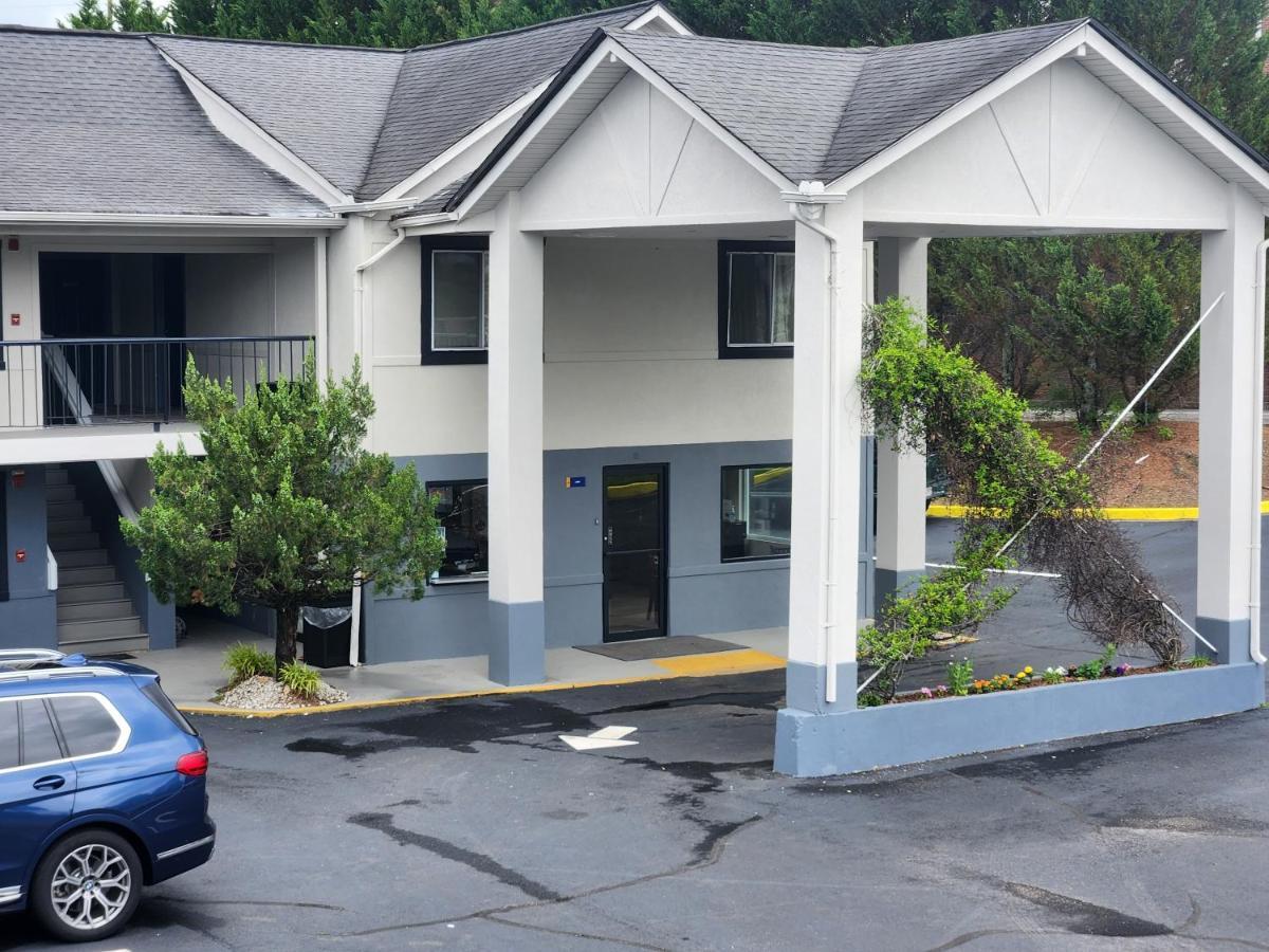Days Inn By Wyndham Dahlonega University Area Eksteriør billede