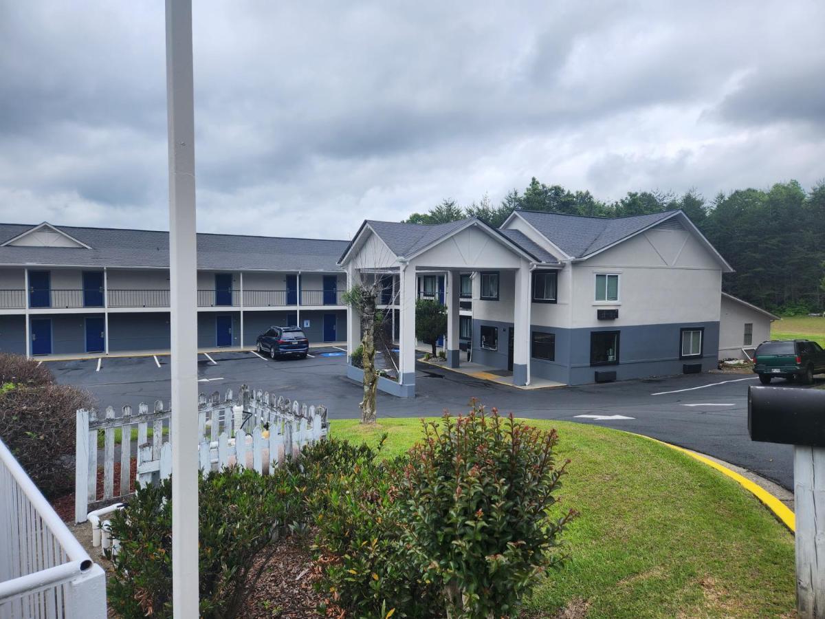 Days Inn By Wyndham Dahlonega University Area Eksteriør billede