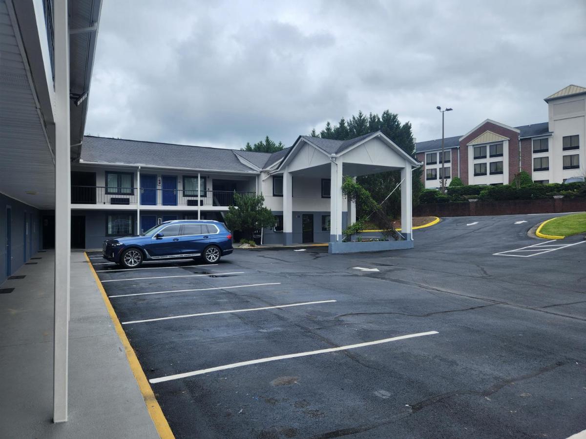 Days Inn By Wyndham Dahlonega University Area Eksteriør billede
