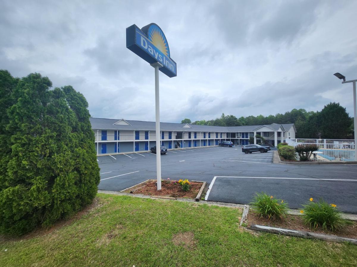 Days Inn By Wyndham Dahlonega University Area Eksteriør billede