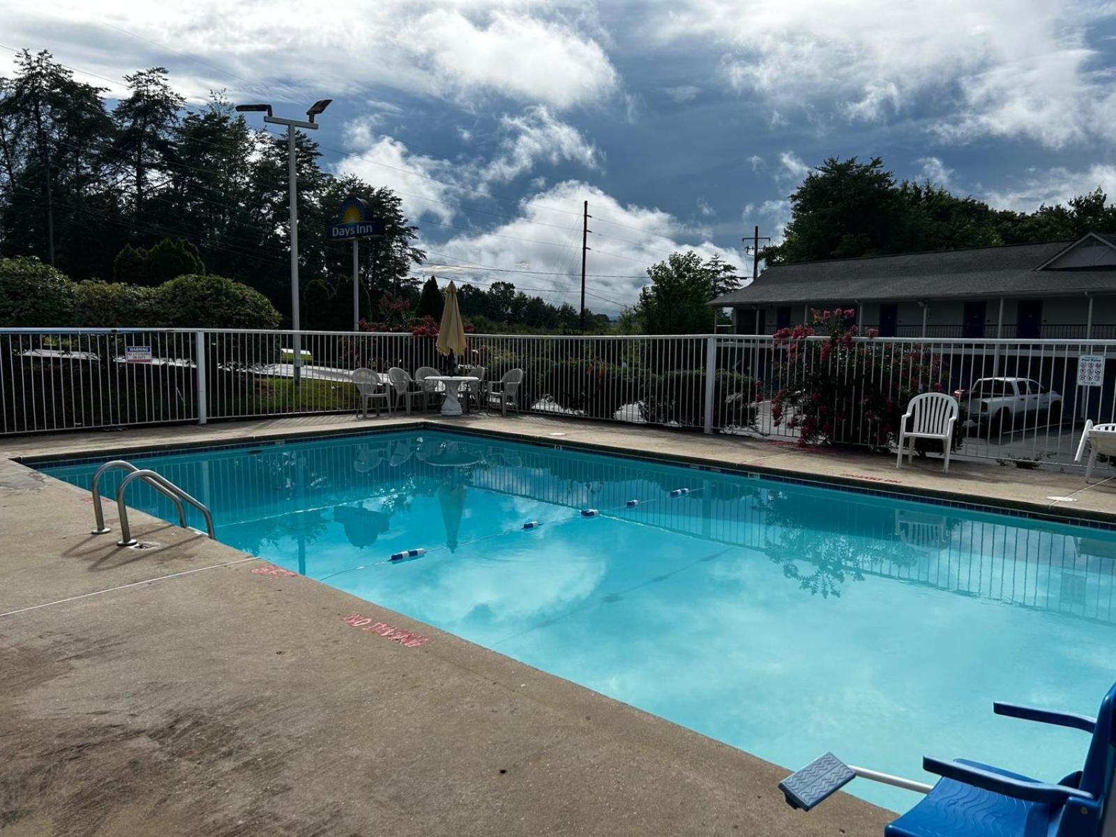 Days Inn By Wyndham Dahlonega University Area Eksteriør billede