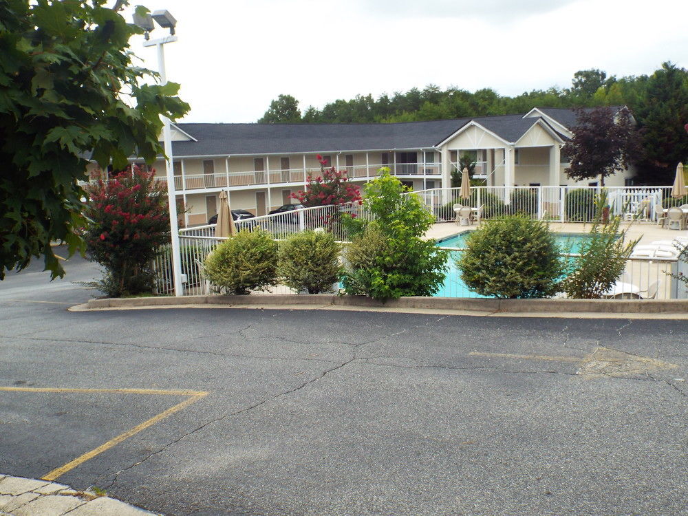 Days Inn By Wyndham Dahlonega University Area Eksteriør billede